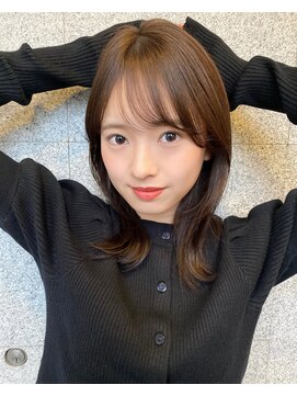 エマ ギンザ(EMMA GINZA) 大人可愛いくびれミディアム♪  ダークグレージュカラー