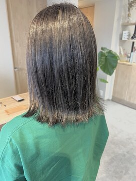 カナリーバイマカロア(CANARY by Makaloa) グレージュ×切りっぱなしボブ