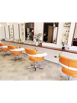 女性のスタイルを熟知したスタイリストが、髪のお悩みを解決☆3世代で通いやすいアットホームなサロン♪