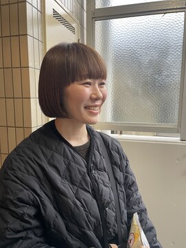 イズミ(Izumi) 白髪活かし+ボブワイドバング