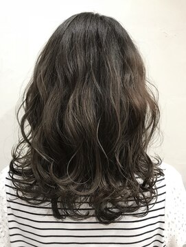 アリウス(ALIUS by posh) 【ALIUS 池袋 小川真一】カーキベージュ セミロング