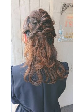 ヘアメイク イズム(HAIR MAKE ism) 【ism 千葉】編みこみハーフアップ