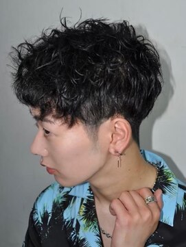 ヒロギンザプレミアムバーバースパ パレスホテル店(HIRO GINZA) センターパート/メッシュ/大手町/床屋