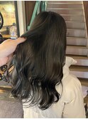 オリーブベージュ×透明感
