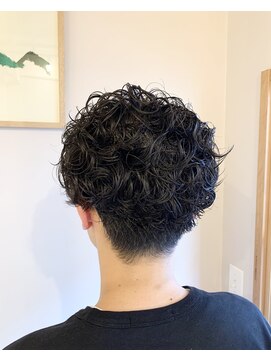 トレパルッキエーレ(tre parrucchiere) ［-tre-］メンズパーマスタイル　20代/30代/40代
