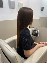 シュヴーブリヤン(cheveux brillants)&nbsp;「横顔までも美しく」シルエットが映えるストレート