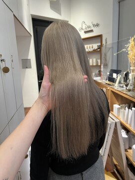 ケアブリーチでダメージレスなハイトーンカラーを。。。