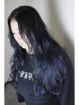 ビアージュ(Viage) :ロングウェーブヘア :インナーカラー :ネイビーブルー