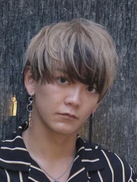 コンフィデンス 新宿3rd(confidence) ツートーンマッシュ刈り上げツーブロックホスト学生スーツ