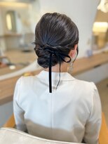 シー(she.)&nbsp;きれいめアップ　シニヨン　卒業式ヘア　ヘアセット