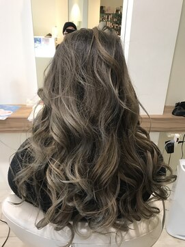 ヘアー クリエイティブ ハイ スタンダード(hair creative High-Standard) グレージュ系グラデーションカラー