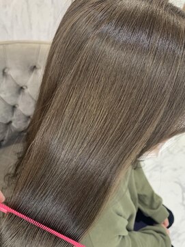 エスカーラ 表参道(THE ESCALA) グレージュカラー×髪質改善トリートメント【タビラマユミ】