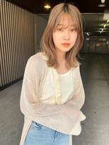 ジェム(GEM) ハイトーンベージュ/ブリーチカラー/外ハネスタイル