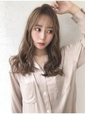 ラフ感漂う大人可愛いフォギーベージュ