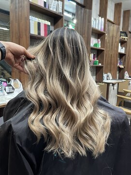 ラフ(LAFF) #黒髪#ボブルフ#ネビージュ#小顔#ワンレン