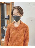 顔まわりハイライトがアクセントのショートスタイル