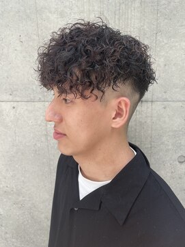 サンバレー(SUNVALLEY) プードルパーマ　フェード　刈り上げ