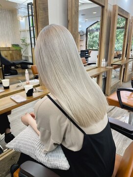ネウィサリュー 立川(newi saLyu) 韓国/縮毛矯正/髪質改善ストレート/シルバーブロンド/ロング