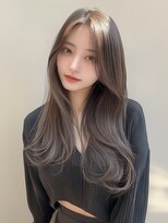 ジルバイジゼル(JILL by GiseL)&nbsp;ロング　レイヤーカット　顔周り　センターパート　アッシュ