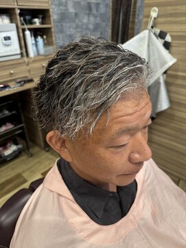 銀座マツナガ 神田店 40代50代グレーヘアツイストスパイラルパーマツーブロック