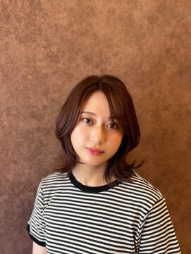 オンザベース(on the BASE) 外ハネミディアムレイヤー/ピンクブラウン/ナチュラルハイライト