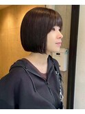 タイトフォルムのコンパクトボブ