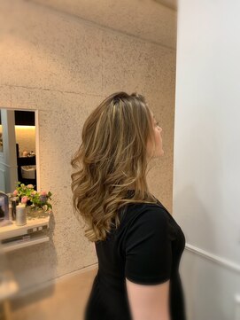 DAMANI 表参道 髪質改善/ヘッドスパ/ハイライト/白髪染め/白髪ぼかし/縮毛矯正 似合わせカット/ミディアムレイヤーカット[表参道駅]