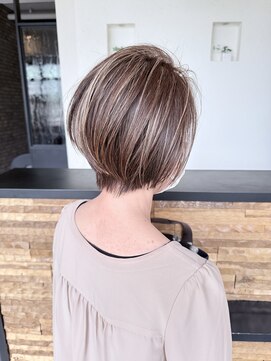 ヴァン カウンシル 王子(VAN COUNCIL) 白髪ぼかしショート