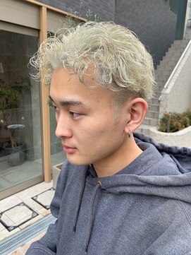 アルカナ 明治神宮前原宿(ARCANA) ホワイトカラー ベリーショート ホワイトブロンド