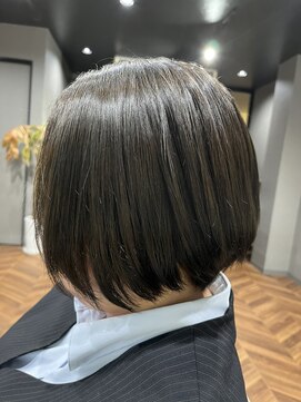 アントニオ(ANTONIO) ショートボブ/アッシュ/秋～初冬カラー