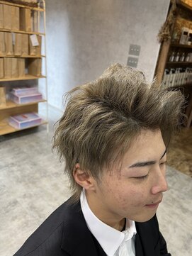 ヘアメイク リヴ(Hair Make Liv) ７：３センターアップバング【ウルフカット】