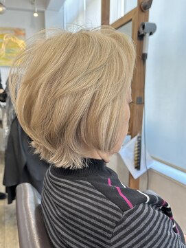 ハーツ(Heart's) 白髪ぼかしベージュブランド×ショートボブ 脱白髪染め