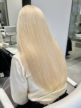 イリ(iLi) 【iLi×REN】ホワイトブロンド/抜きっぱなしブロンド/立川