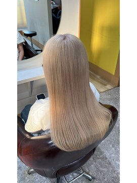 アン(Hair make un) ホワイトブロンド