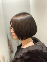20代30代透明感暗髪アッシュブルーグレージュ丸みボブ