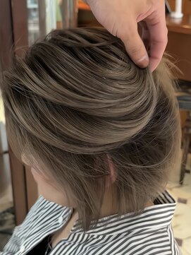 スリー(three) シャドウルーツ