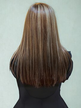 アンティカザサロン(antiqua THE SALON) ハイライトカラー ストレート ブリーチ 30代 白髪ぼかしカラー