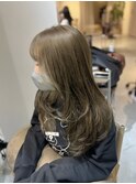 オリーブベージュ　レイヤーカット　前髪　ブリーチなし　艶髪