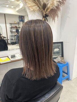 ルイ(ROUIS produced by LUCK 津田沼) ROUIS津田沼 白髪ぼかしハイライト