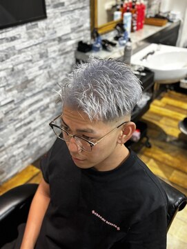 バーバーブロス(BAR BER bro's) ホワイトシルバースパイキーショート/浦安/メンズパーマ