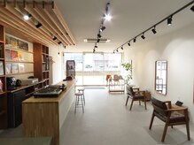 サムタイム(sometime beauty parlor)の雰囲気（こだわりの音響機器で、落ち着いた空間と非日常感の共存。）