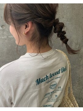 ラビリンス(Labyrinth) ハイライトカラー×玉ねぎヘアアレンジ