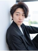 メンズ波巻きセンターパートハイライトツーブロックマッシュ