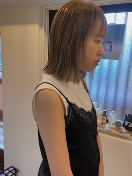 ニード(need) ナチュラルハイライト　グレージュ