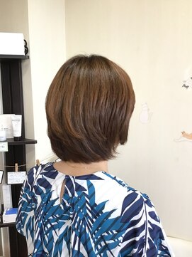 フープ(hoop) 髪質改善カラーで染めながらツヤとまとまりのある髪質にチェンジ