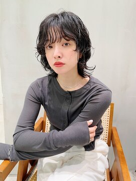 ホロ(hollo) レイヤーカットパーマウルフカットショートウェーブヘア