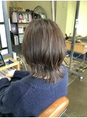 赤みを抑えたグレーとベージュカラー