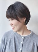 =前下がりショートボブ耳かけショートボブ丸みショート30代40代