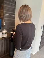 メゾン アヴァロ(Maison Avallo)&nbsp;ライトベージュの切りっぱなしボブ