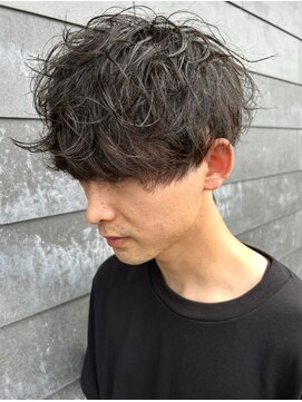 ヒュイル バイ ニアウ(Hwyl by Niau) メンズマッシュシャドウパーマスパイラルパーマニュアンスパーマ